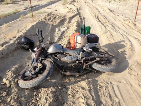 Sturz auf Sandpiste