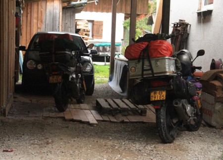 unterm Dach geparkt nach 12.600km